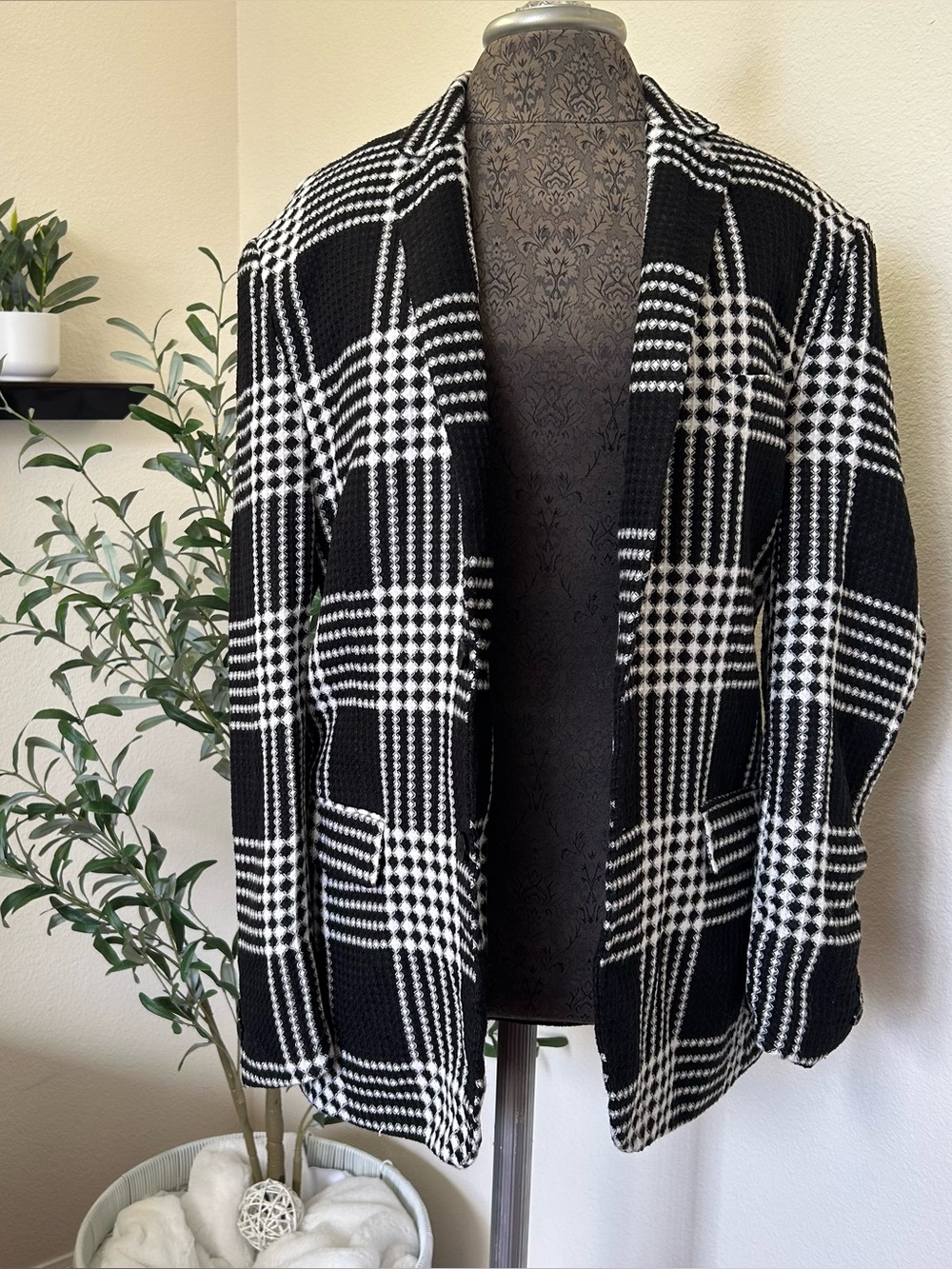 Stacy Adams Black and White Plaid 2 Button Front Pocket Blazer